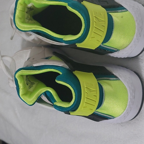 Nike US 6Y Sneakers/Gym Shoes - Picture 7 of 7